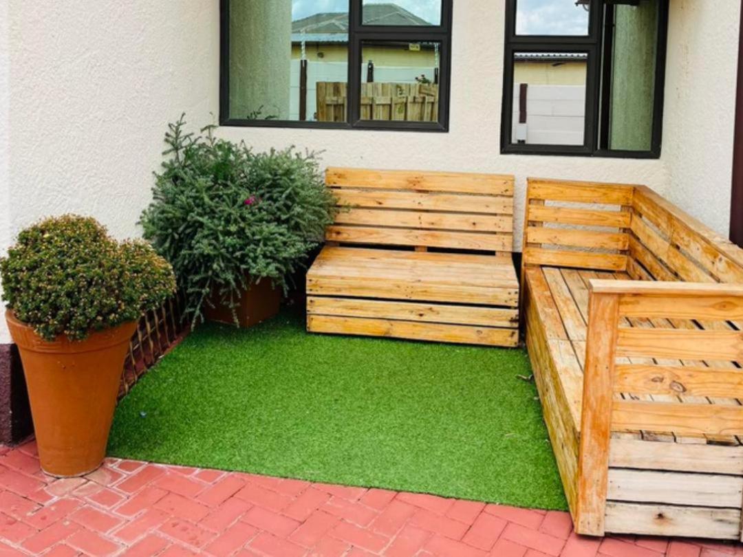 Dalarize Guesthouse Windhoek Exterior photo